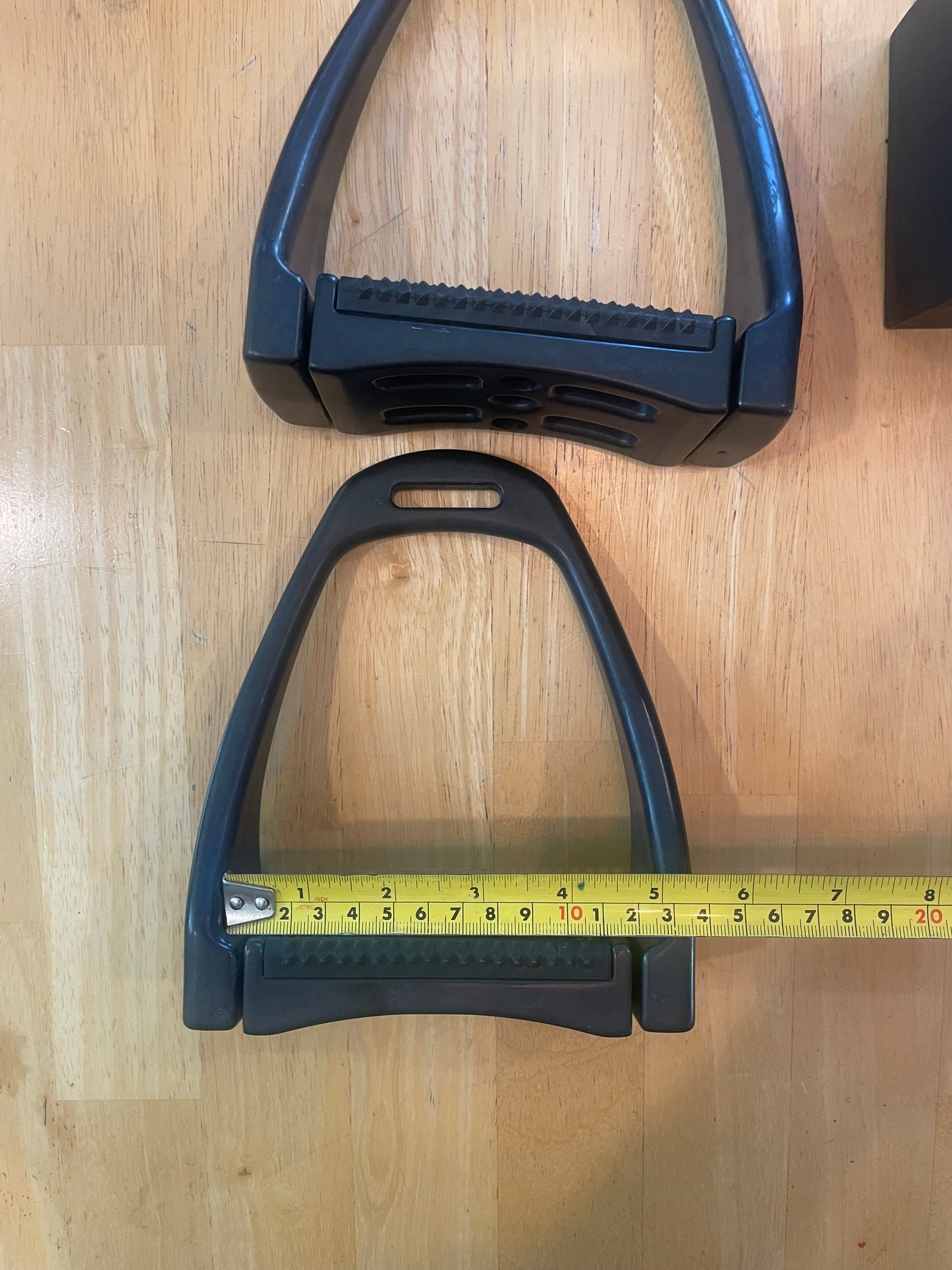 Grand Prix Adjustable Stirrups & Pads GP330 Black and Gray