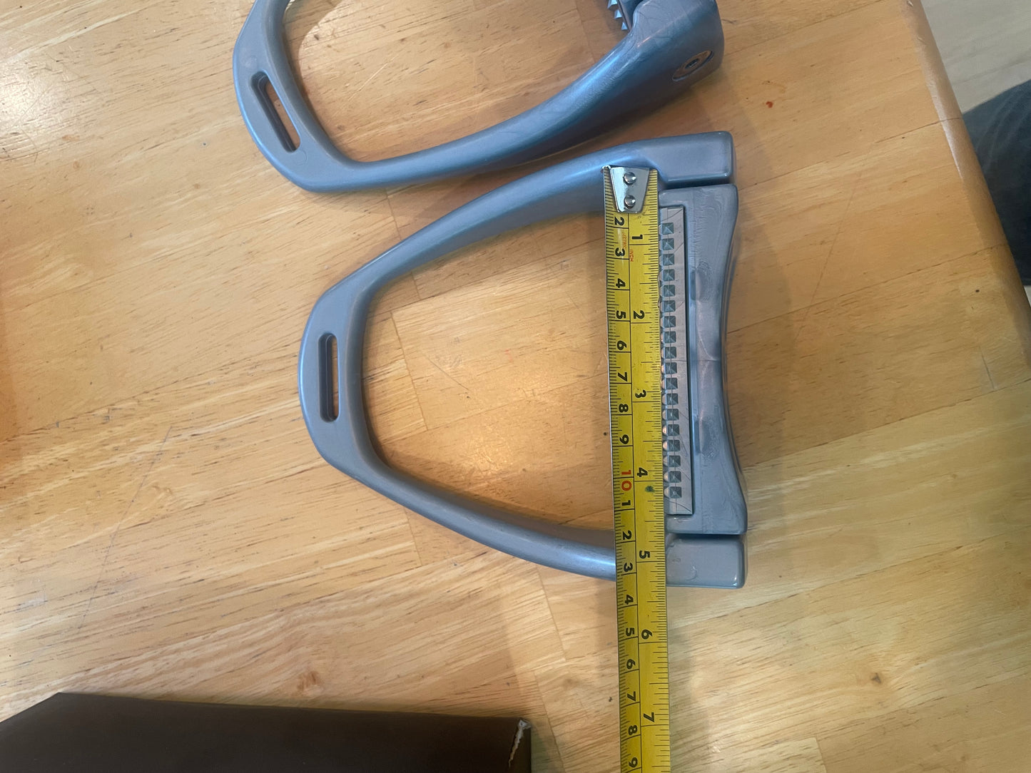Grand Prix Adjustable Stirrups & Pads GP330 Black and Gray