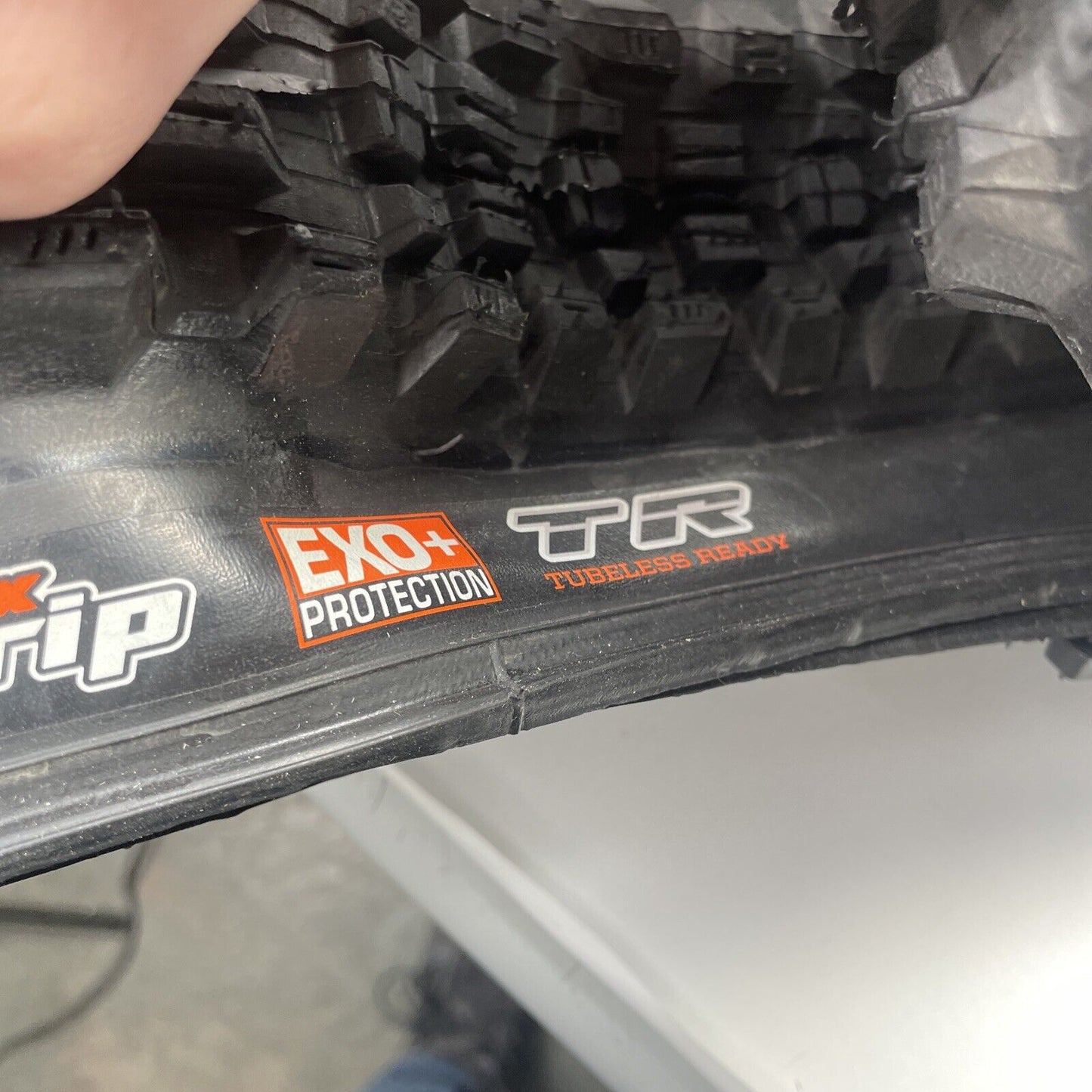 NEW Maxxis Assegai Tire - 27.5 x 2.5 Tubeless Folding BLK 3C MaxxGrip DD