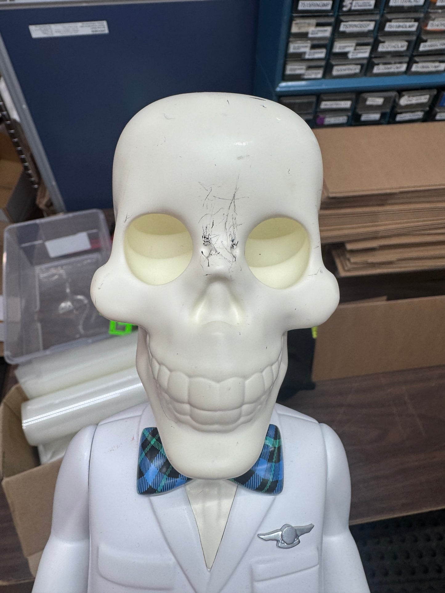 Skeleton Man, threaded base