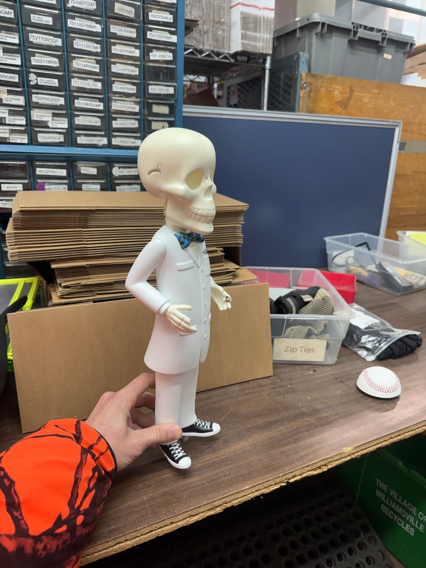 Skeleton Man, threaded base